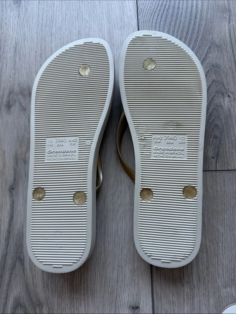 Ipanema Flip Flops NEW Women’s 10 Sandals Cream Gold Beach Cruise Vaca Travel